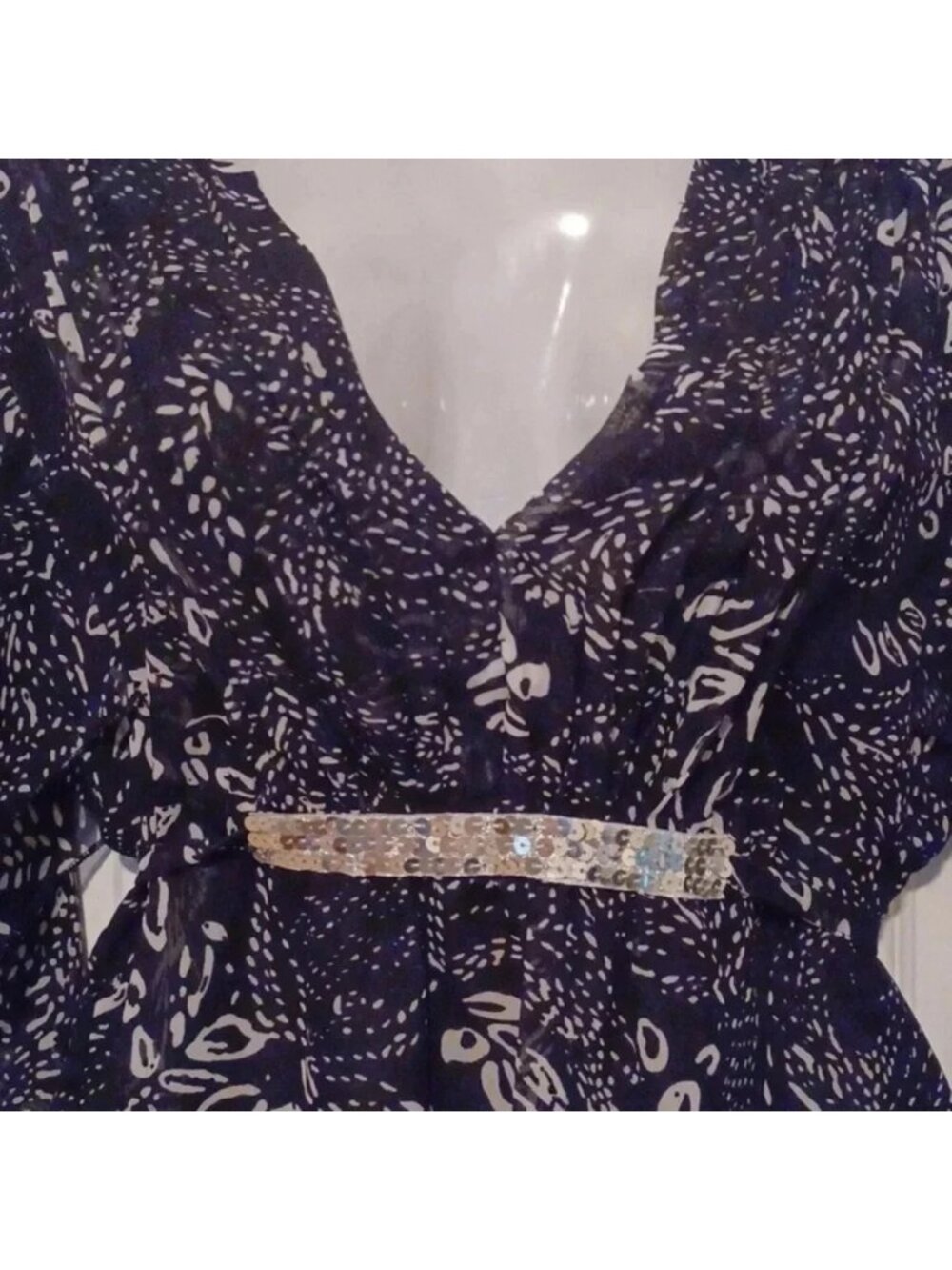 - MINI dress with ties in the back Women's Size Medium - Picture 8 of 11
